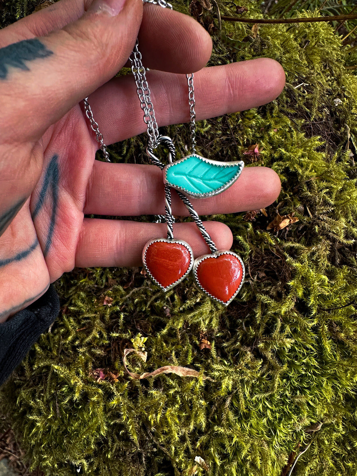 Sweet sisters pendant